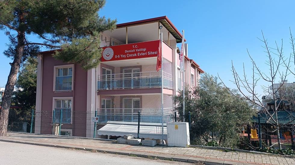 Yangın merdiveni olmayan &ccedil;ocuk yuvası faaliyetine devam ediyor...