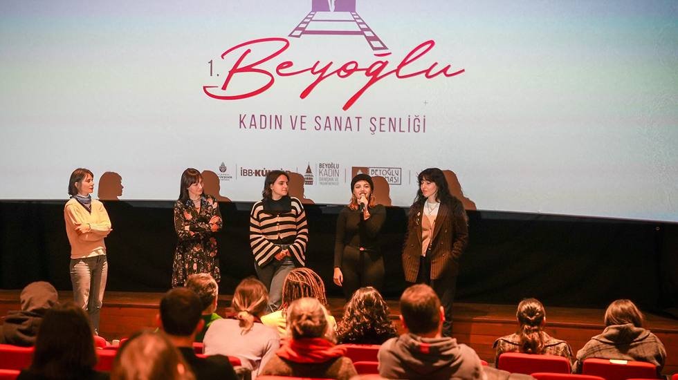 1. Kadın ve Sanat Şenliği Beyoğlu’nda başladı!