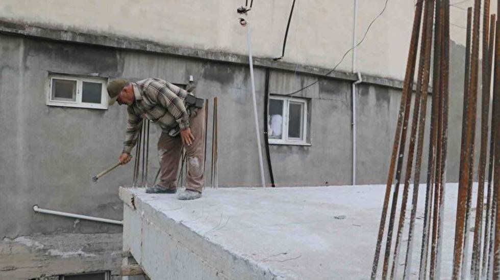 65 yaş üstü nüfusun yüzde 13’ü geçinebilmek için, inşaat gibi ağır işler de çalışmak zorunda...