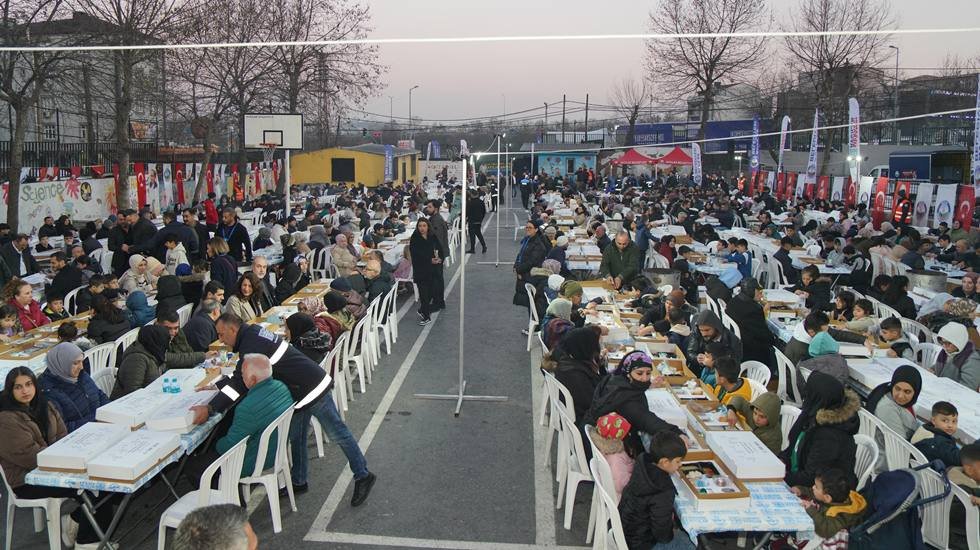 Avcılar'da Geleneksel İftar Sofrası Tahtakale’de