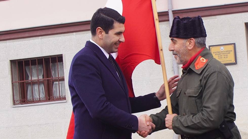 Avcılar’dan yola çıkan Türk bayrağı Çanakkale’ye ulaştı