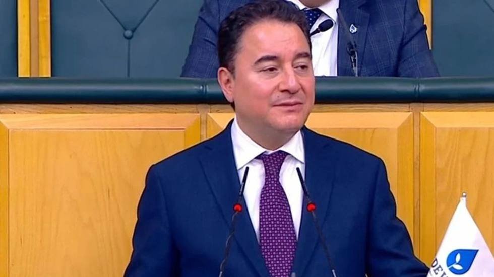 Babacan: “Bir yıldır ellerinde sopayla tek tek muhalefet belediyelerini dolaşıyorlar”