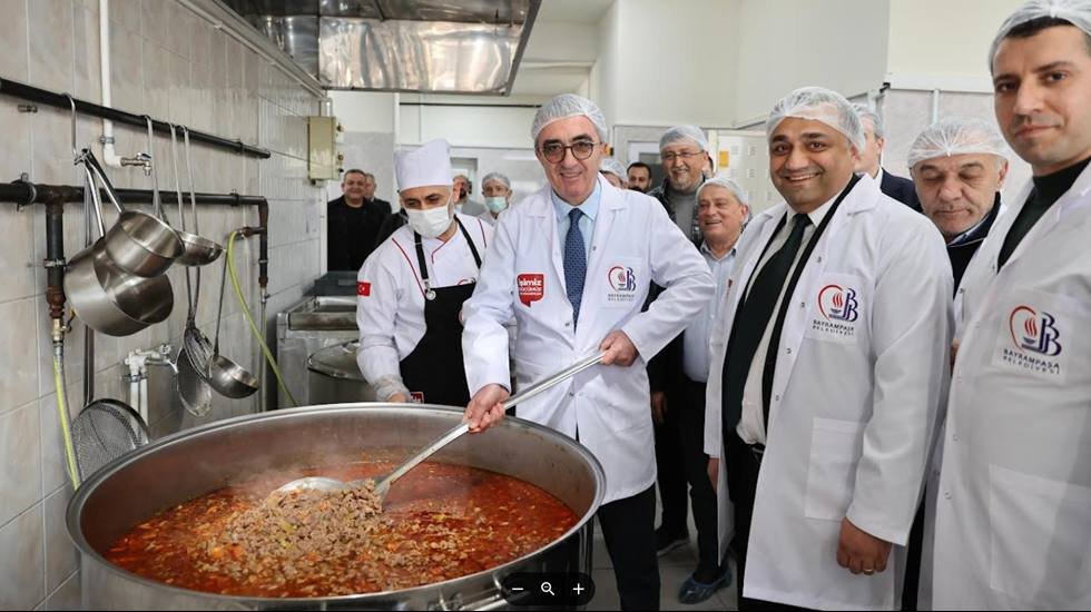 Bayrampaşa Aşevinden ihtiyaç sahiplerine sıcak yemek desteği
