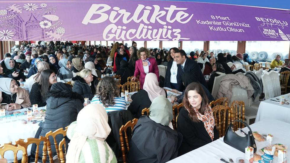 Beyoğlu’nun Kadınları 8 Mart'ı Boğaz'da Kutladı