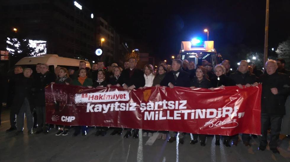 Birinci Meclis’e yürüyen CHP'liler: "Erdoğan konuşanlardan, yürüyenlerden korkuyor. Onu korkutmaya devam edeceğiz"