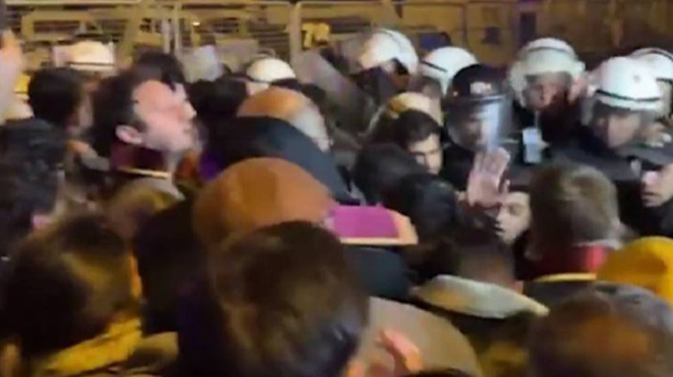 Çağlayan'da avukatlara polis müdahalesi!