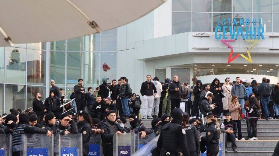 Cevahir AVM önündeki protestolarda 3 avukat gözaltına alındı