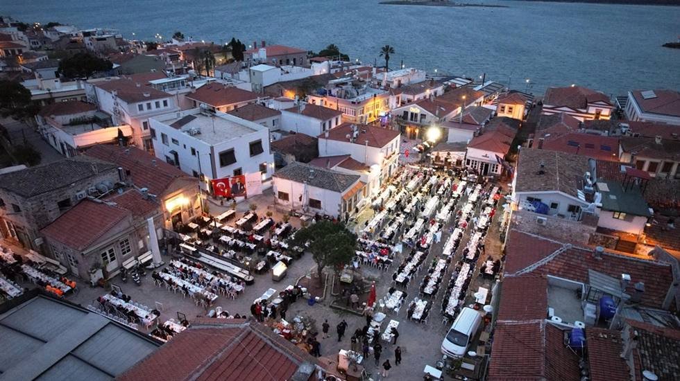 Cunda adasında iftar…