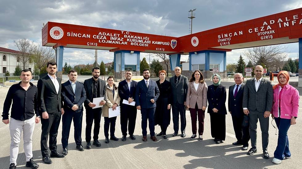 DEVA Partisi, Sincan Cezaevi önünde açıklama: “Gençleri serbest bırakın, hırsızlık yapmadılar, cana kıymadılar”