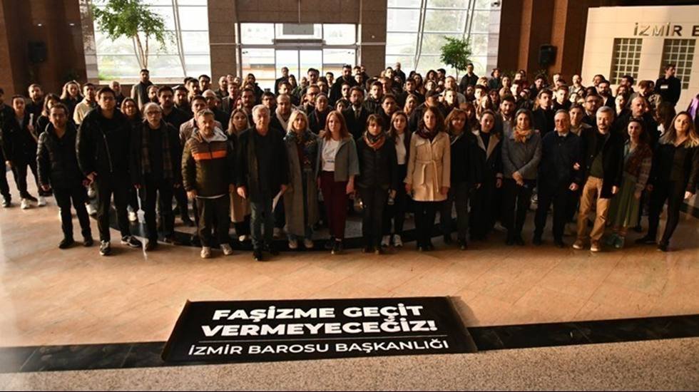 İzmir’de Gözaltına alınanlar için görevlendirilen avukatlar da gözaltına alındı
