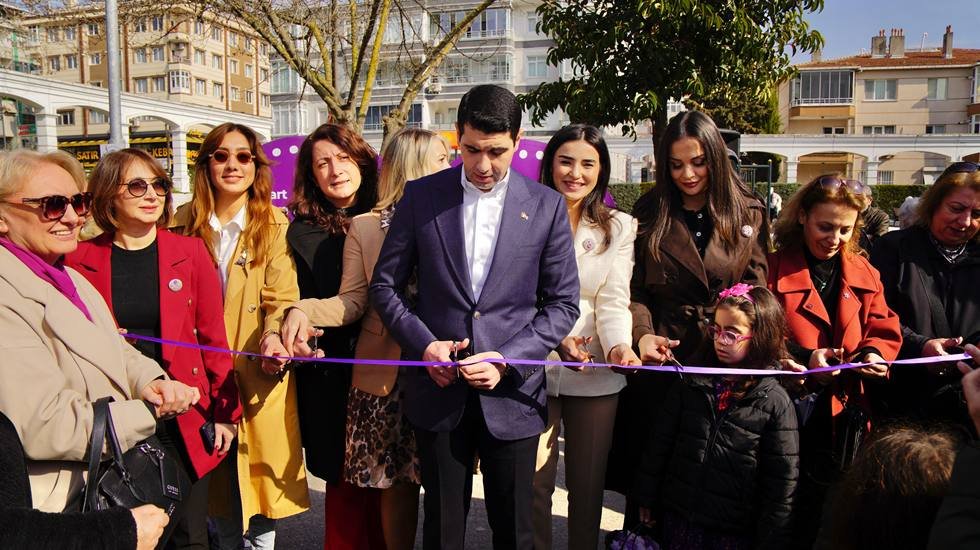 Kadın Emeği Pazarı Halide Edip Adıvar Parkı’nda açıldı.
