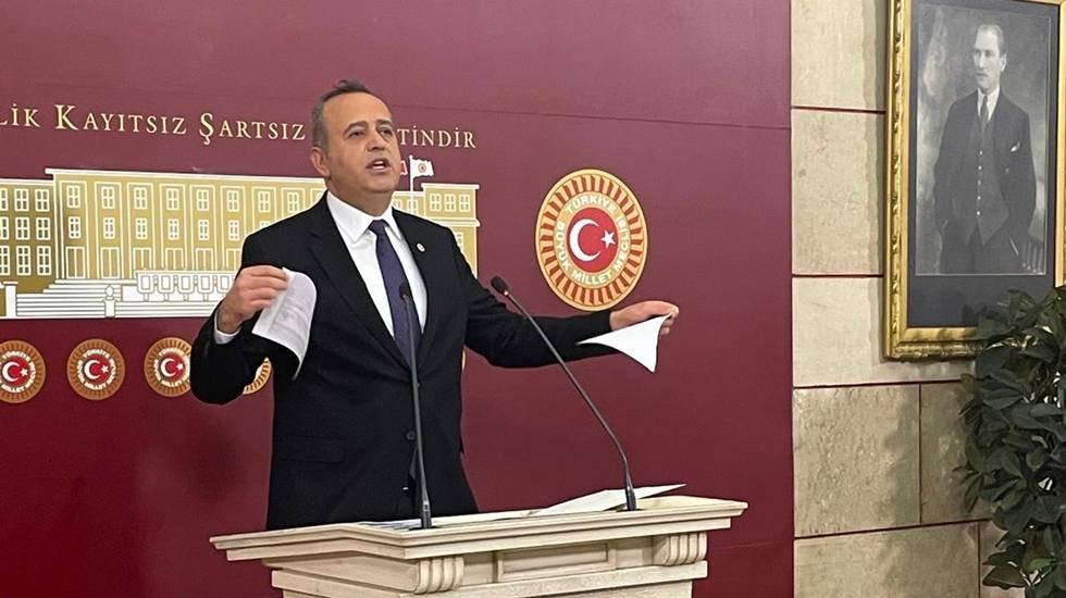 Kendisi yırttı vatandaşa bakanlığa gönderin çağrısı yaptı