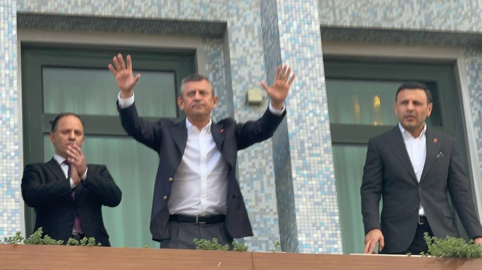 Özgür Özel’den “Saat 20.30'da Saraçhane de buluşalım” çağrısı