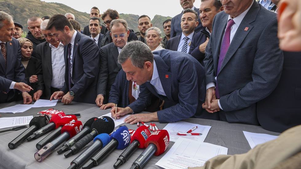 Özgür Çelik Ekrem İmamoğlu için yeni imza noktalarını paylaştı