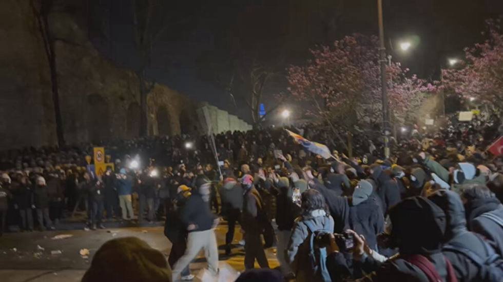 Yandaş yazardan eylemcilere 'gelecek' tehdidi: 'Maskeler kimliklerini gizlemeye yetmez'