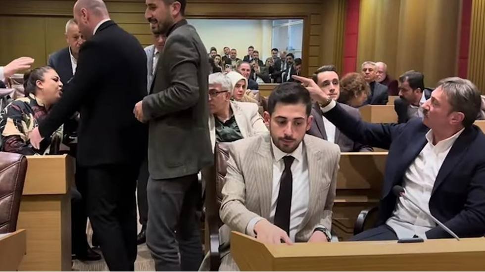 AKP'li Bahçelievler Belediye Başkanı'ndan CHP'li kadın meclis üyesine hakaret