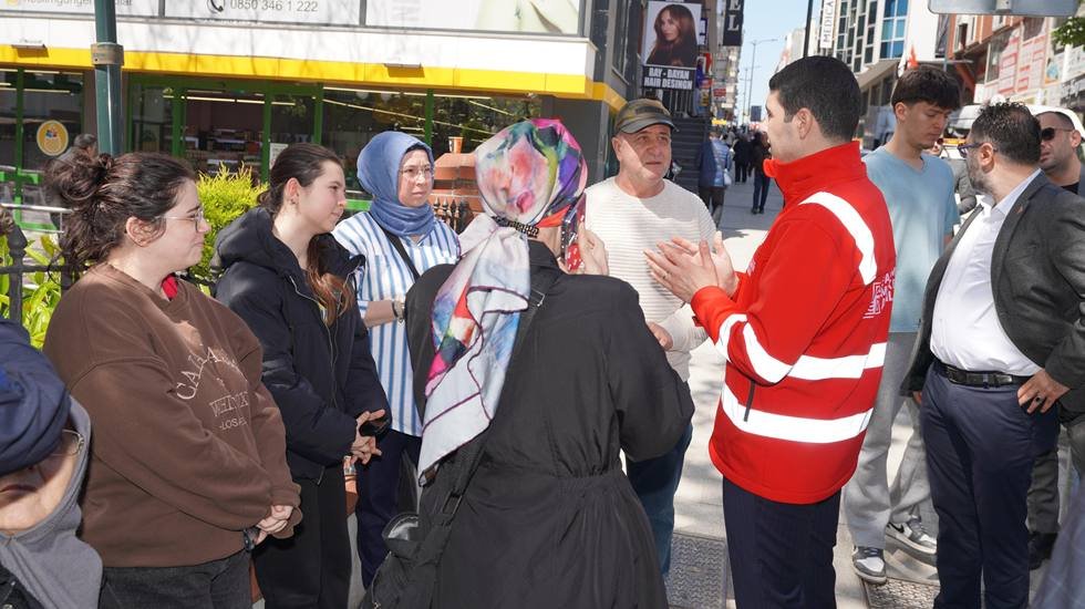 Avcılar’da depremin ilk anından itibaren dayanışma sürüyor…