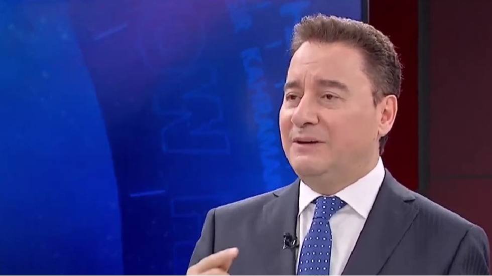 Babacan: “‘Kasırga geliyor’ diyen kaptan, gemidekileri dövüştürüyor”
