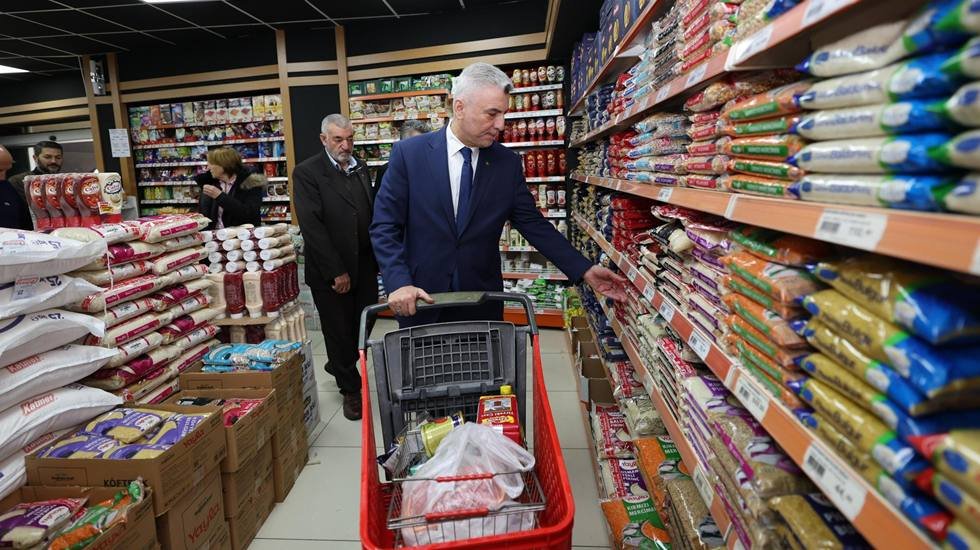 Bakan Bolat 'boykot başarısız' demesine Ünlü ekonomistten itiraz geldi…