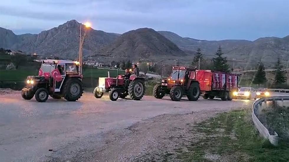 Çiftçilerden 'Ekrem İmamoğlu'na traktörle destek…