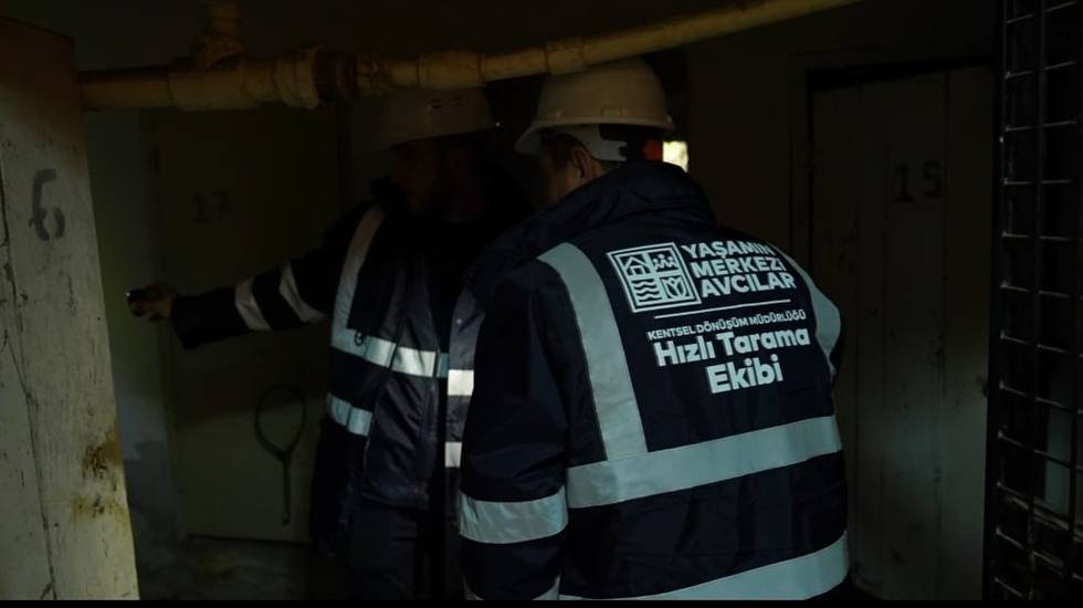 Deprem sonrası Avcılar Belediyesi’nden yerinde tespit çalışmaları devam ediyor...