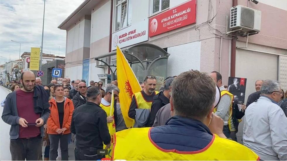 Eğitim-Sen ve Eğitim-İş’li öğretmenler MEB’i birlikte protesto etti...