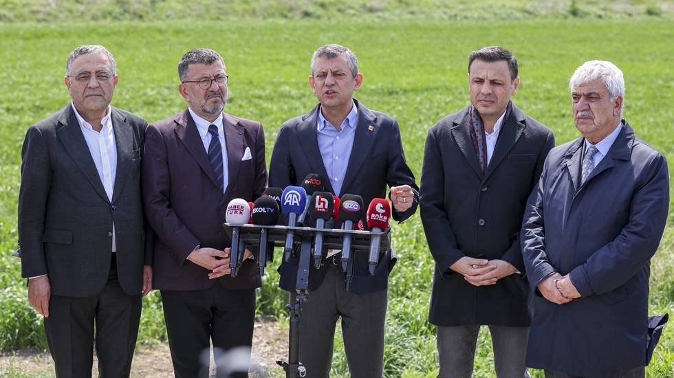 Özgür Özel programını değiştirdi: Silivri'de İmamoğlu’nu ziyaret edecek
