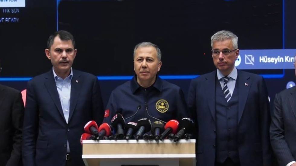 İstanbul'da 6.2 büyüklüğünde deprem sonrası BakanYerlikaya'dan açıklama!