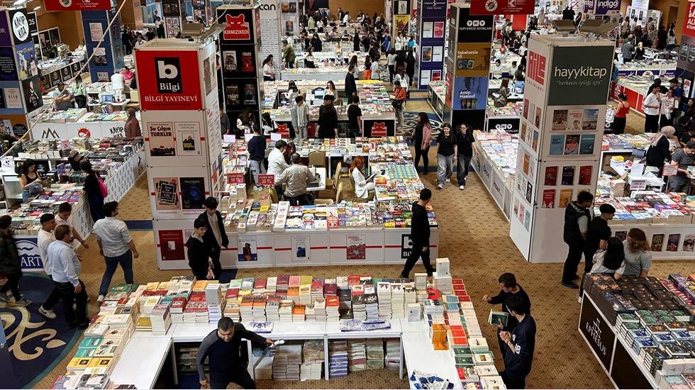 Kepez Kitap Fuarı “Sayfalar Değişir, Değiştirir” temasıyla kapılarını açtı