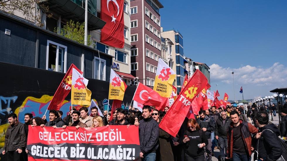 Komünist gençler: 'Bu memleketi seviyoruz, ayağa kaldıracak ve geleceğimizi alacağız'