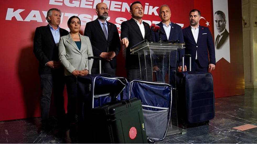 Özgür Çelik'ten iktidarın İmamoğlu’na yönelik başlattığı valiz ve bant tartışmalarına yanıt