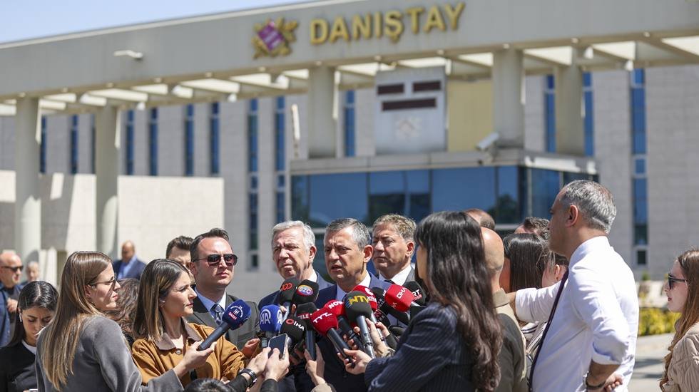Özgür Özel: 'Kayyum meselesi, yalandan beslenenlerin ayağına dolandı!'