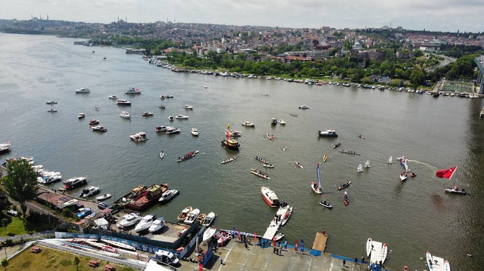 19 Mayıs kutlamaları Haliç'de renkli görüntülere sahne oldu