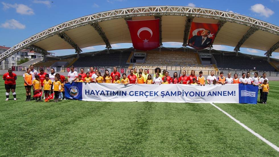 Avcılar’da ‘Anneler Günü’ Stadyumu’nda kutlandı’