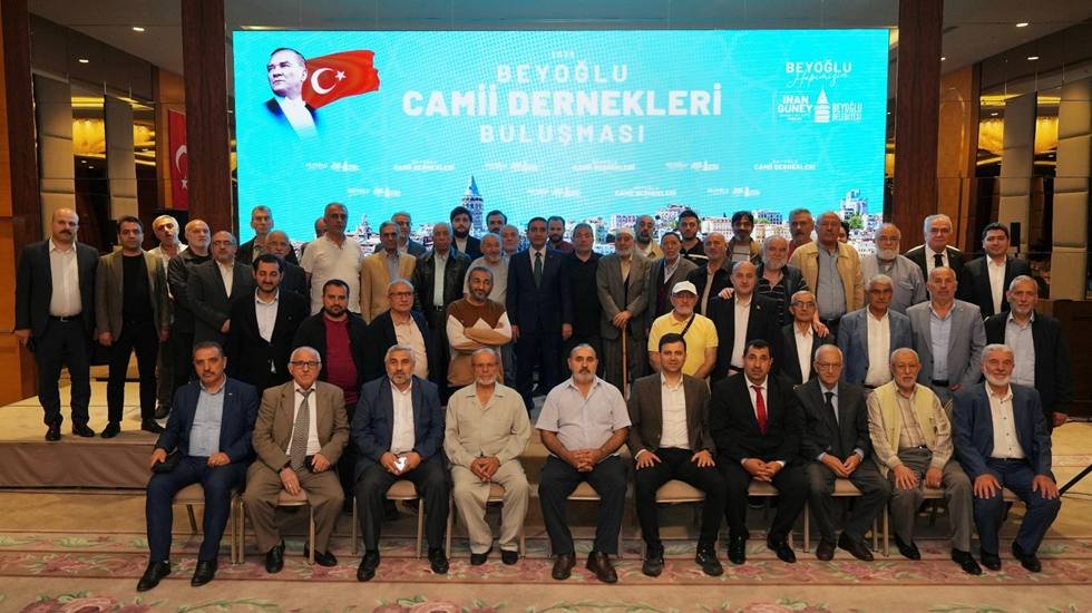 Beyoğlu’nda belediye ve cami derneklerinden bayram dayanışması...