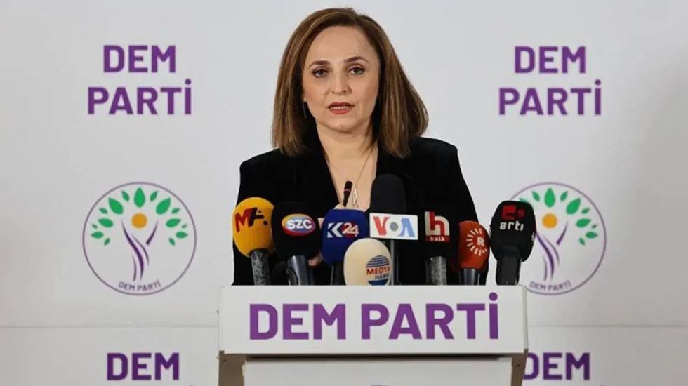 DEM Parti'den AKP’ye sinyal: 'Türkiye'nin yeni bir anayasaya ihtiyacı var'