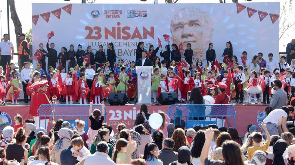 Deprem nedeniyle ertelenen bayram, büyük bir coşkuyla kutlandı
