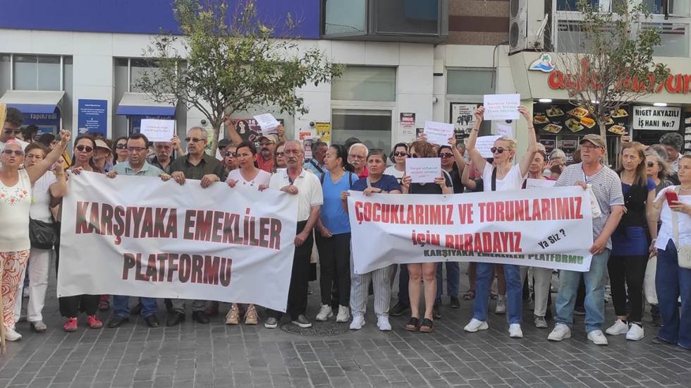 Emekliler sokağa çıktı