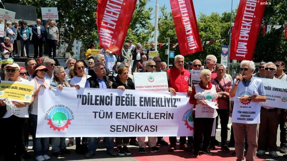 Emekliler sokakta: "Ey yemek için bayramı dört gözle bekliyoruz"