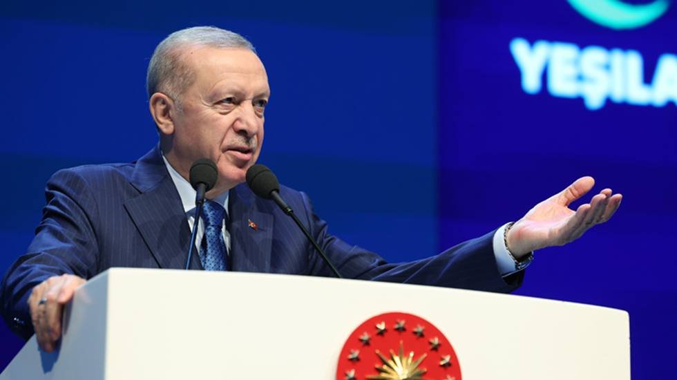 Erdoğan yeşilay formunda konuştu: 'Rakının, viskinin, biranın, fiyatını dert ediyorlar...'