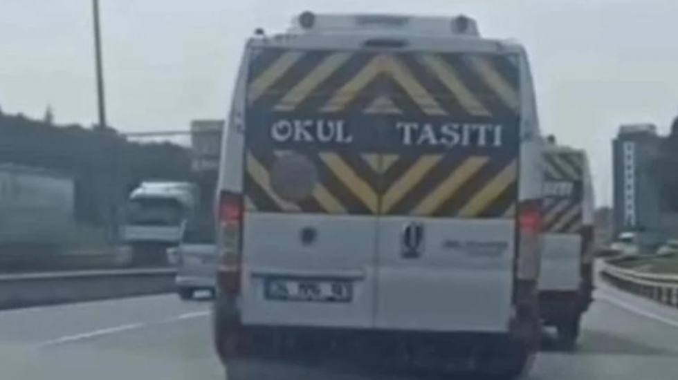 Esenyurt’ta yarış eden okul servisi sürücüleri yakalandı!