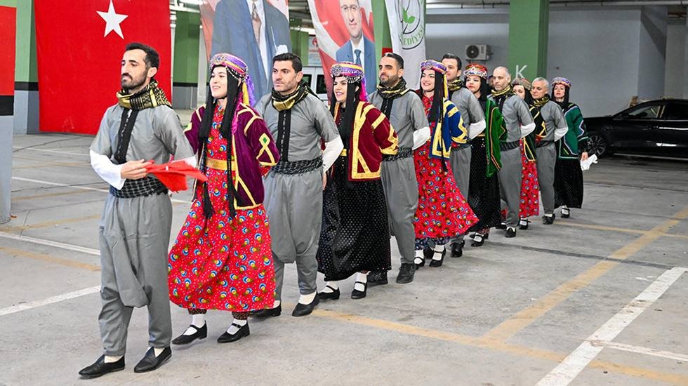 Gaziosmanpaşa’da belediye işçileri 1 Mayıs’ı halk oyunlarıyla kutladı