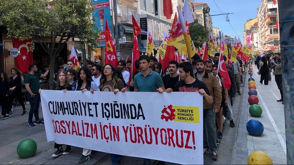 Komünist Gençler 19 Mayıs’ta ‘Cumhuriyet Işığında Sosyalizm İçin’ yürüdü