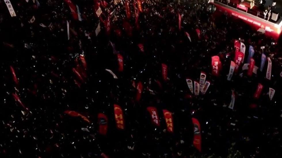 Mitinge karartma! Yurttaşlar alana toplanmaya başladı