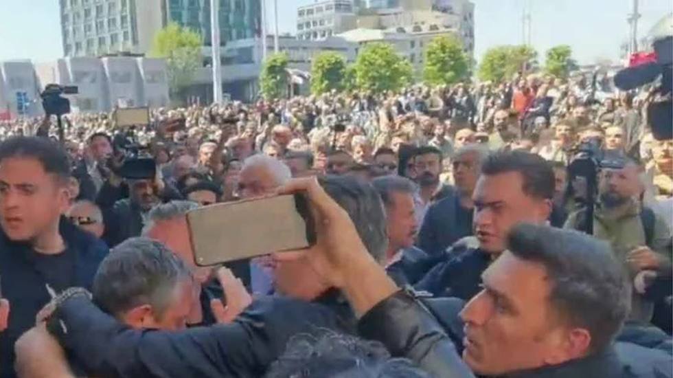 Özgür Özel'e saldırı