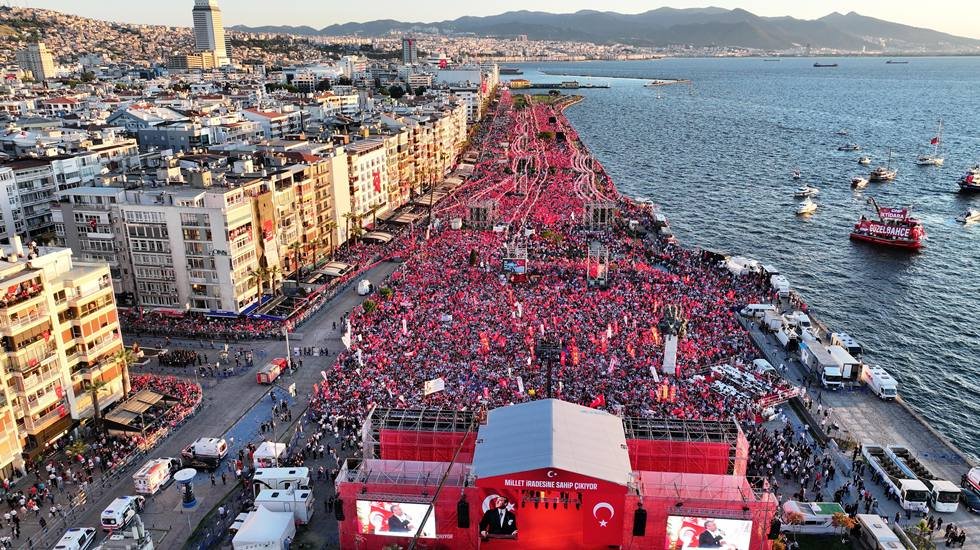 Özgür Özel, Gündoğdu Meydanı'nda Erdoğan'a meydan okudu...