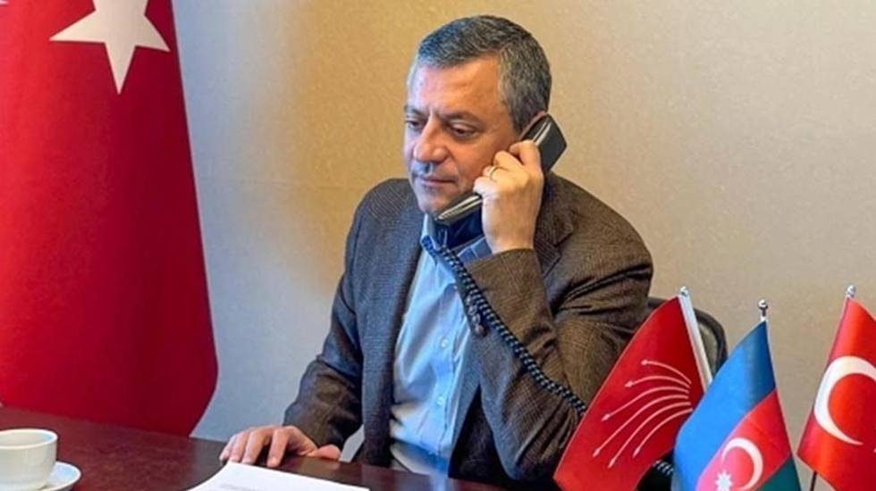 Özgür Özel,  Meral Akşener dahil 32 anneyi telefonla arayarak, 'Anneler Günü'nü kutladı.