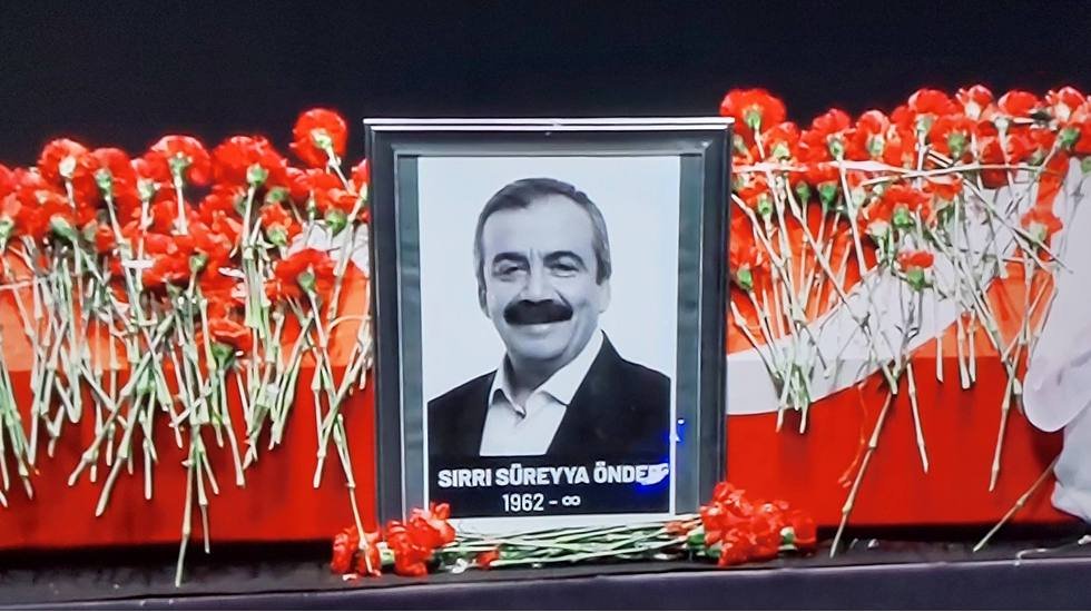 Sırrı Süreyya Önder'in cenazesi hastaneden alınıp AKM'ye getirildi...