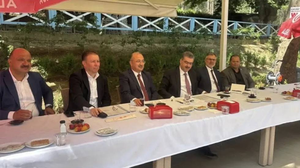 AKP'li ilçe başkanının bile çağrıldığı toplantıya, CHP'li belediye başkanı çağrılmadı!