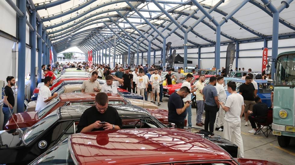 Otomobil tutkunları “Klasik Otomobil Festivali”nde bir araya geldi